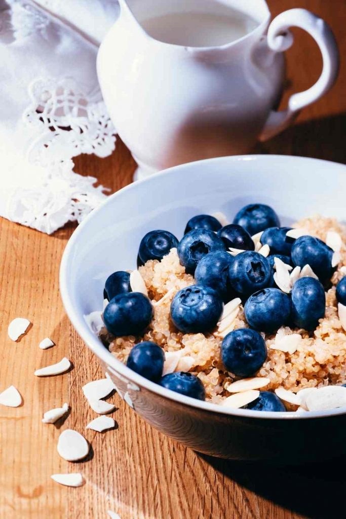 Breakfast Bowl with Blueberries and Quinoa