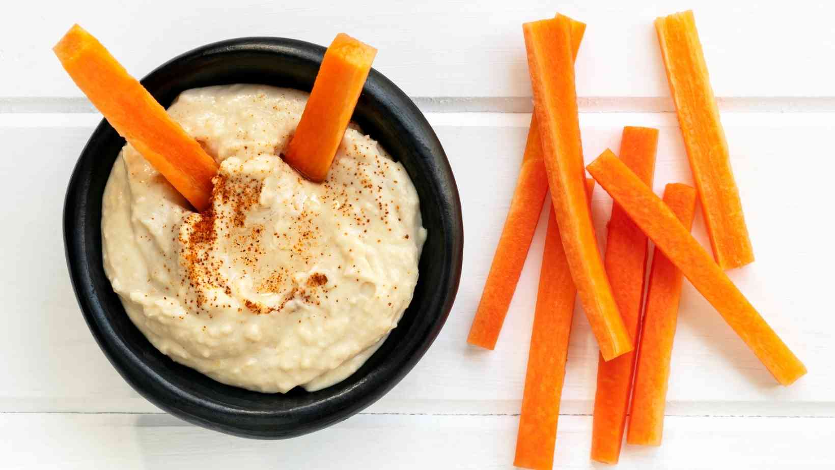 Hummus-Dipped Carrot Sticks